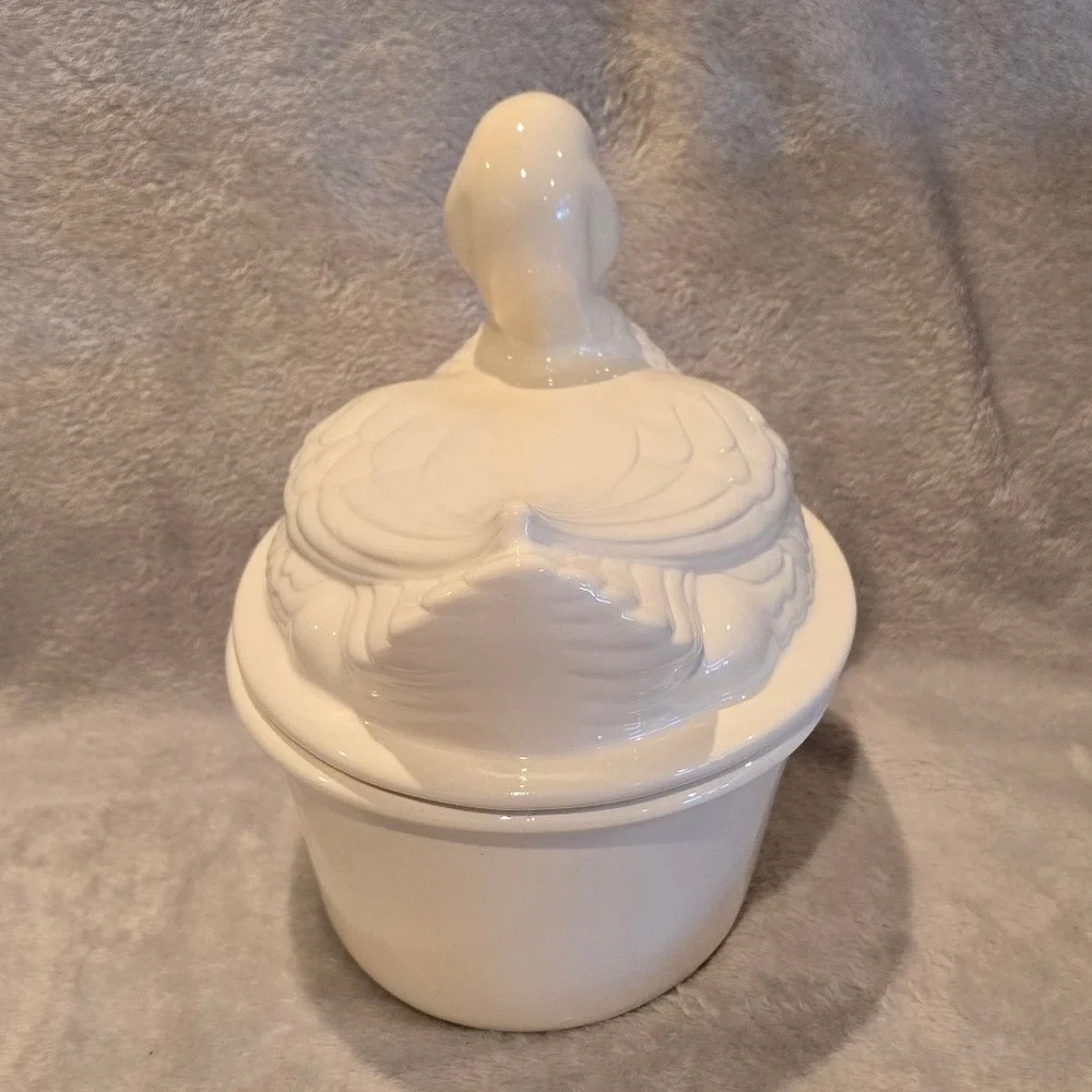 Vintage 1983 Gail Tremain Signed Ceramic White‎ Duck Tureen Covered Dish